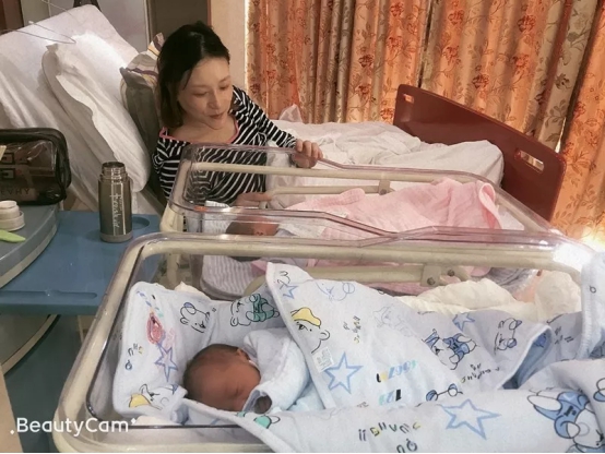 真愛(ài)婦產(chǎn)迎來(lái)雙胞胎公主，勇敢寶媽為愛(ài)堅持順產(chǎn)