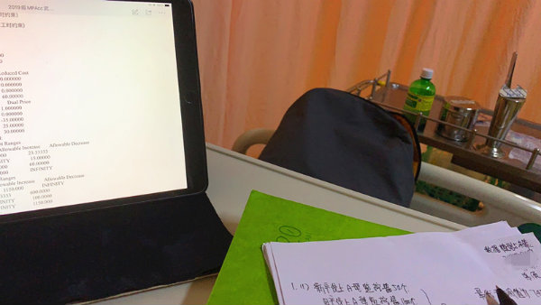 武大研究生在真愛(ài)婦產(chǎn)醫院產(chǎn)房完成期末考