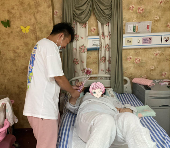 暖心！武漢仁愛(ài)醫院情人節送花送祝福