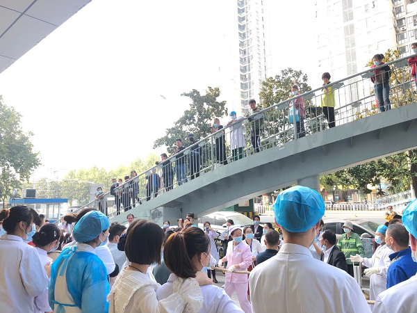武漢仁愛(ài)醫院開(kāi)展職工拔河比賽