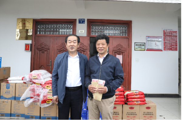 武漢仁愛(ài)醫院捐贈貧困戶(hù),助力脫貧攻堅