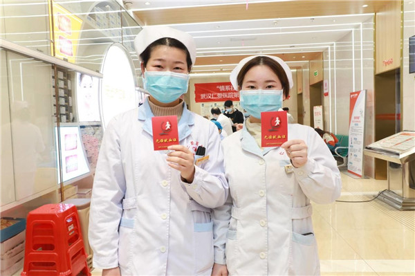 血源告急,武漢仁愛(ài)醫院白衣天使忙獻血