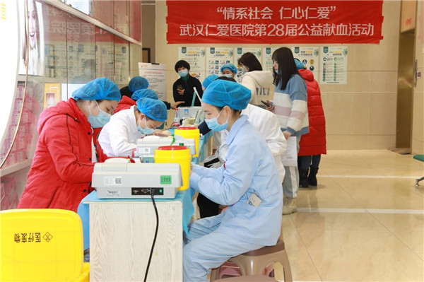 血源告急,武漢仁愛(ài)醫院白衣天使忙獻血